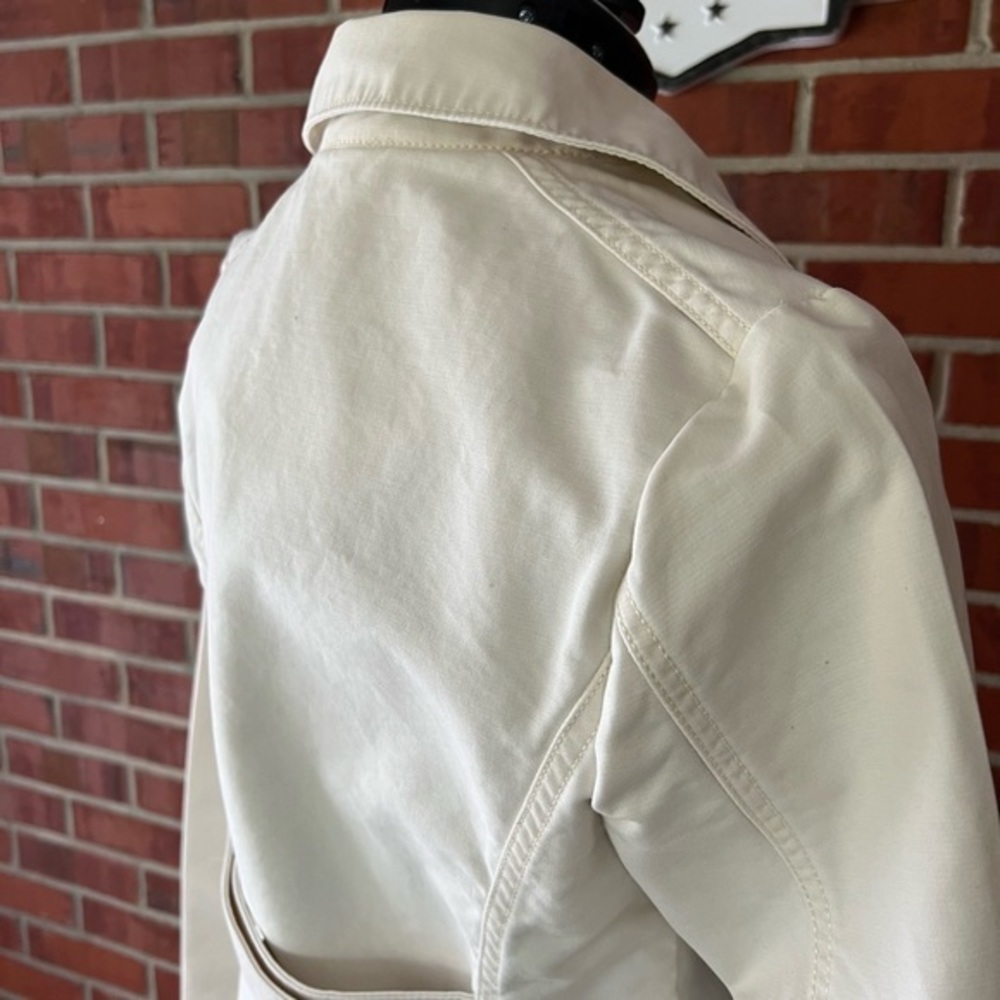 Gap size Small cream colored double breast 100% cotton long sleeve jacket. - Picture 5 of 9